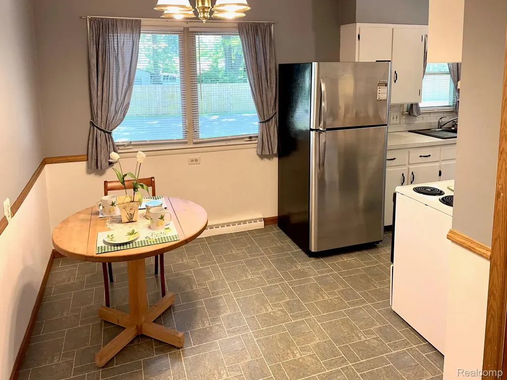 3003 Creston Avenue Lansing City MI 48906