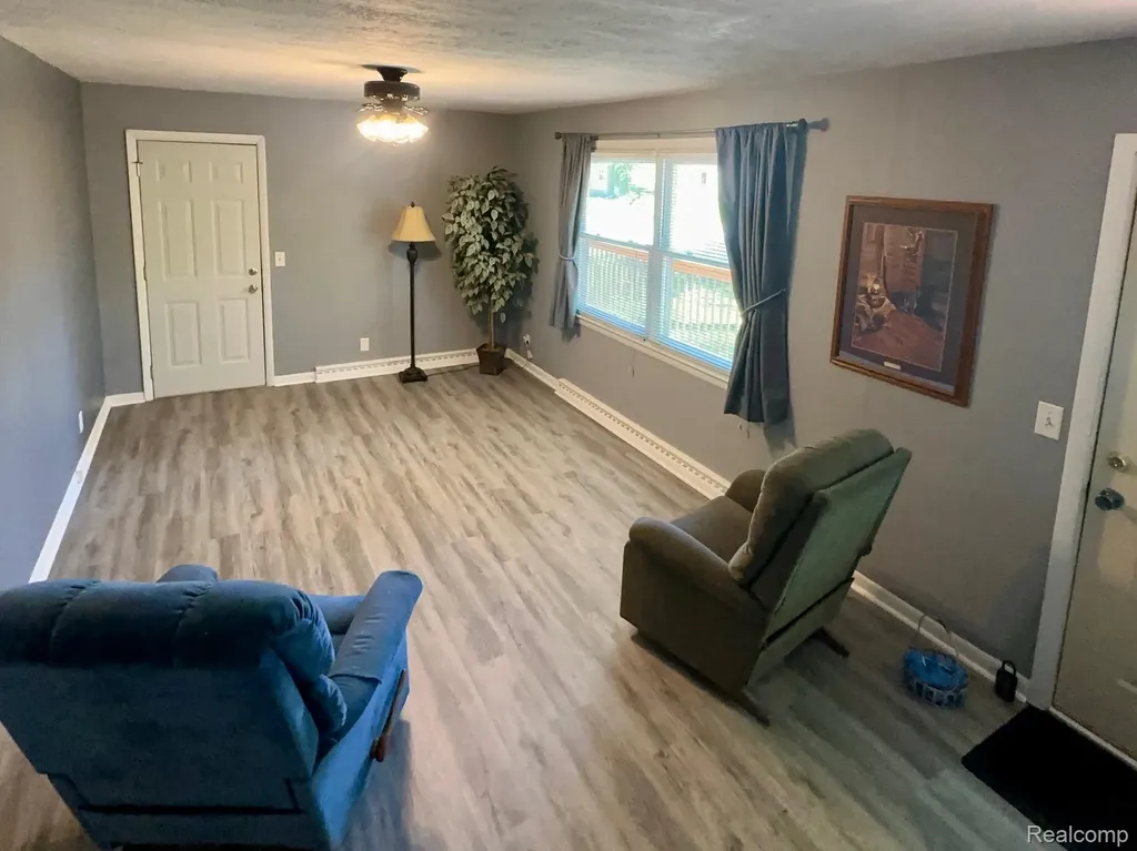 3003 Creston Avenue Lansing City MI 48906