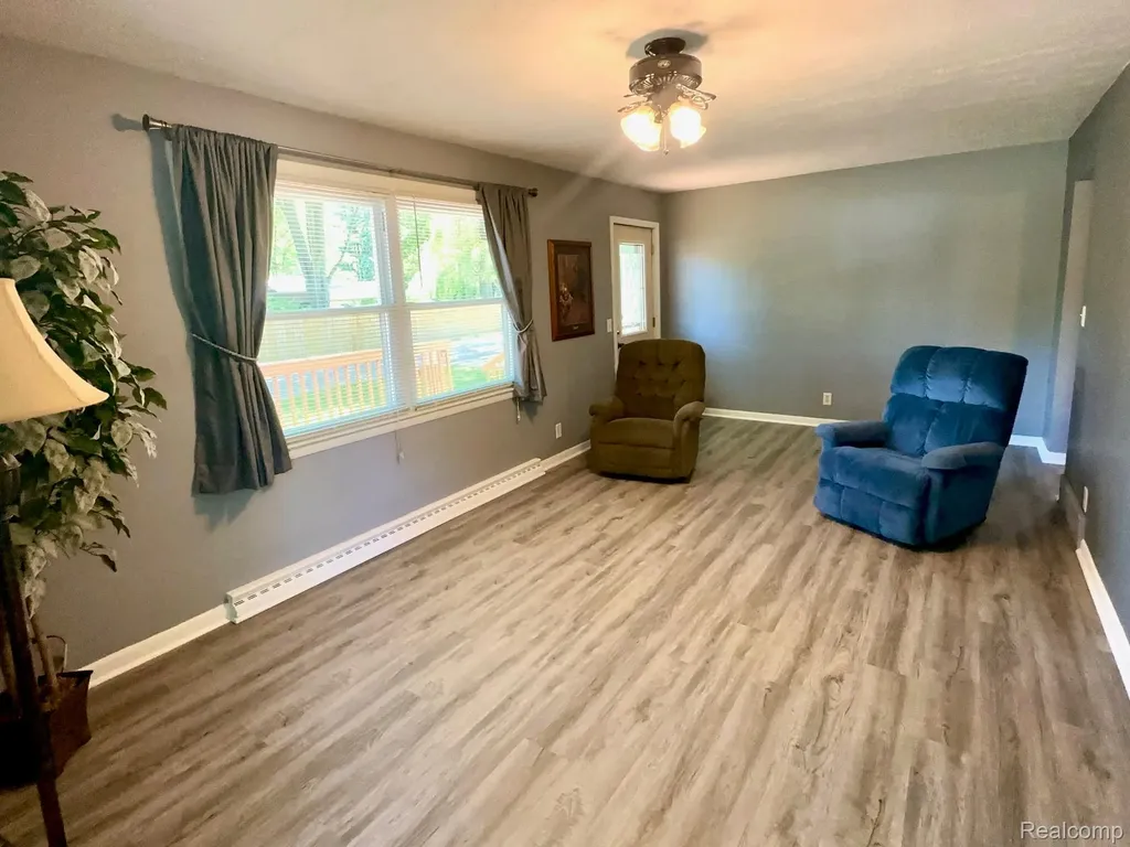 3003 Creston Avenue Lansing City MI 48906