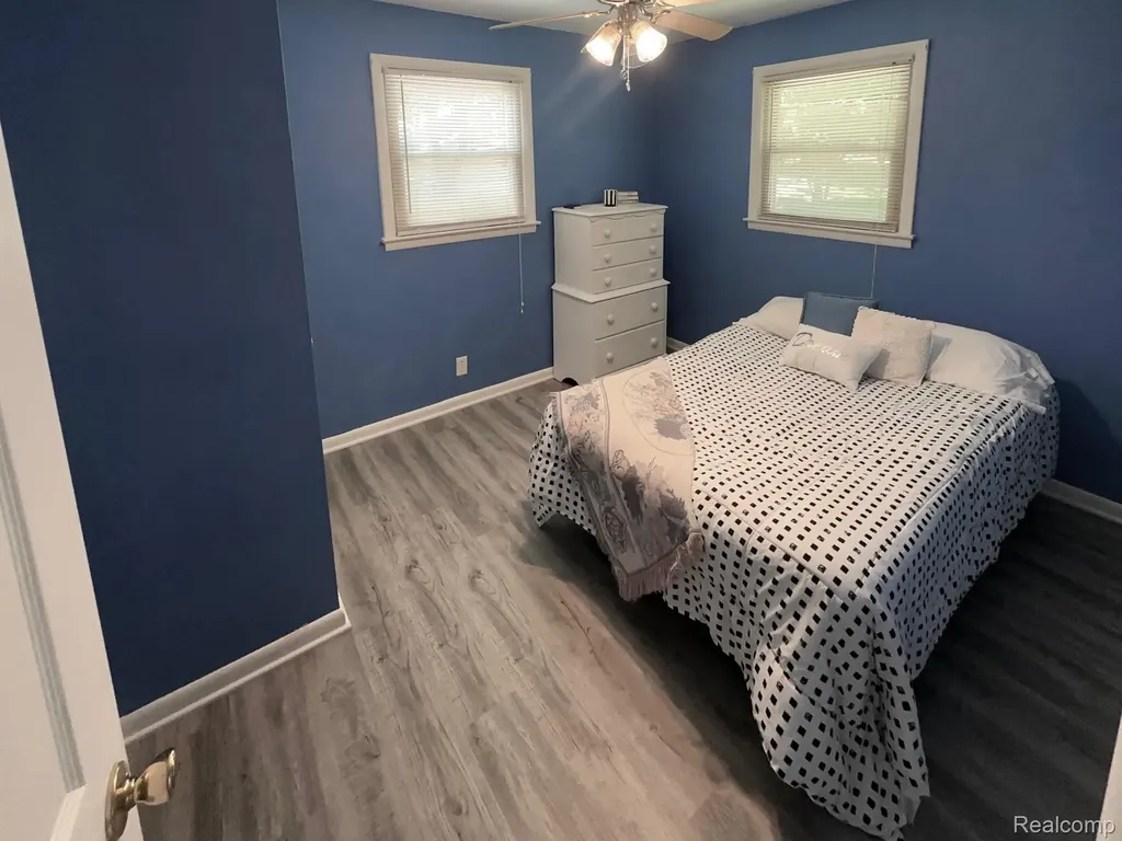 3003 Creston Avenue Lansing City MI 48906