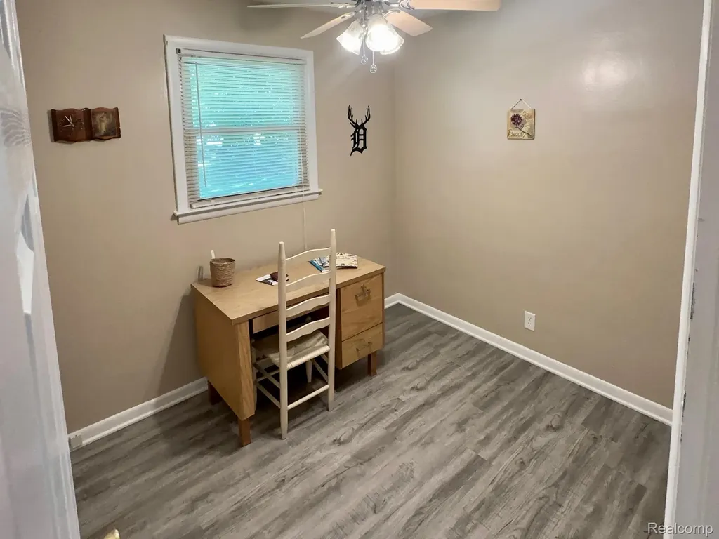 3003 Creston Avenue Lansing City MI 48906
