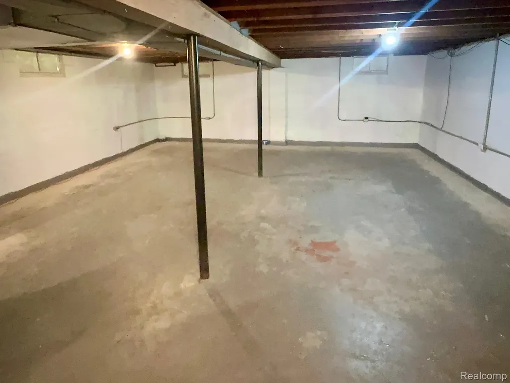 3003 Creston Avenue Lansing City MI 48906