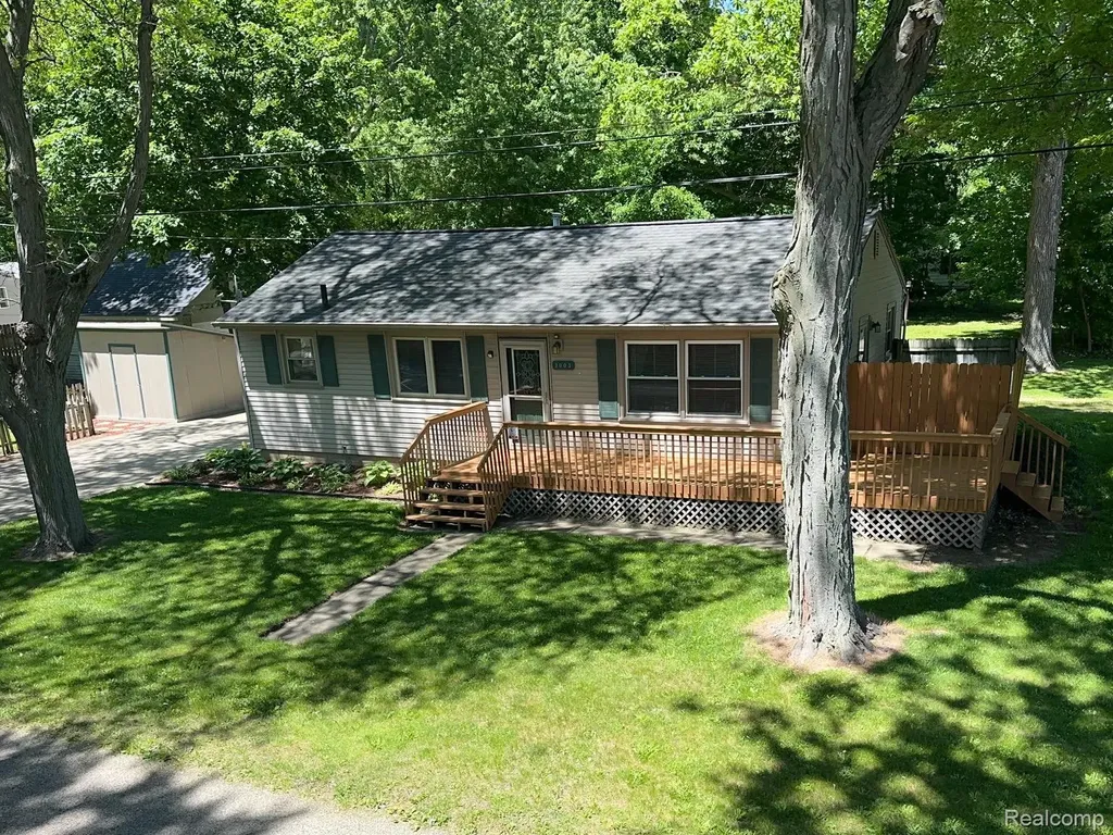 3003 Creston Avenue Lansing City MI 48906
