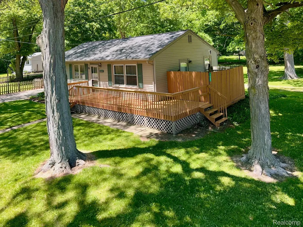 3003 Creston Avenue Lansing City MI 48906