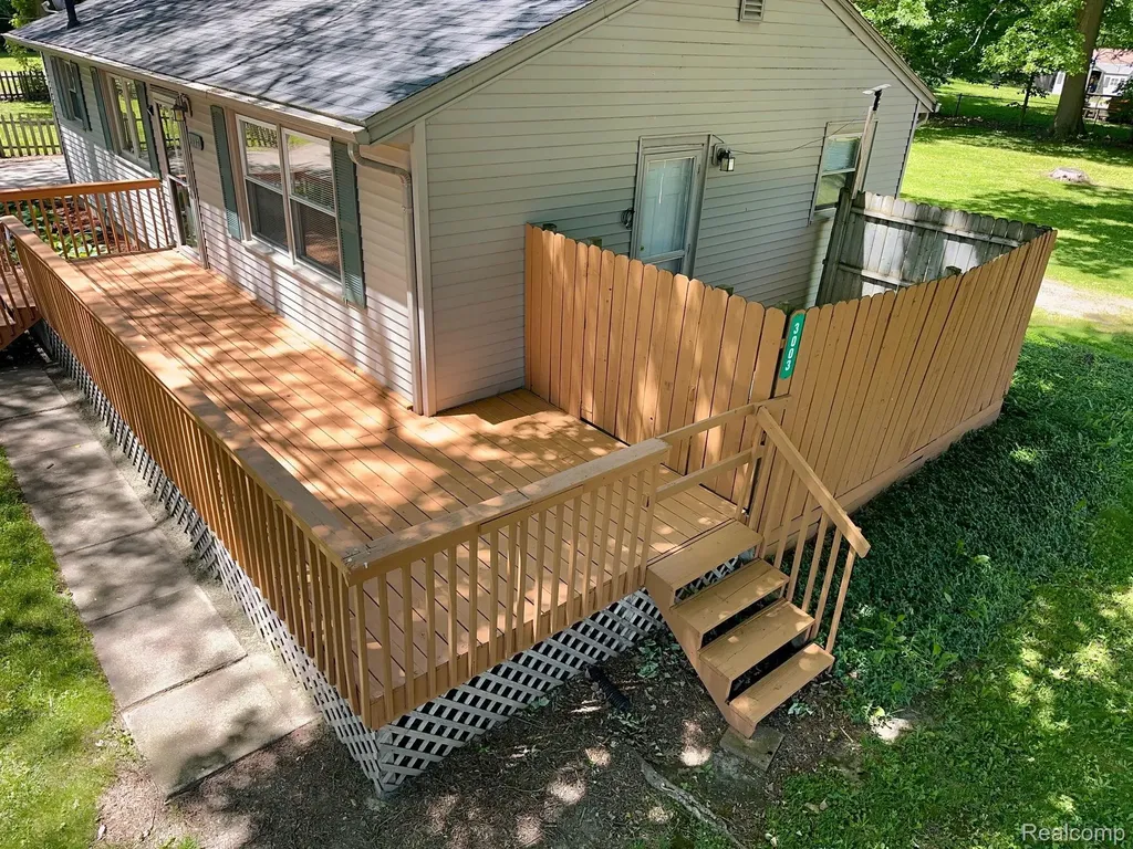 3003 Creston Avenue Lansing City MI 48906