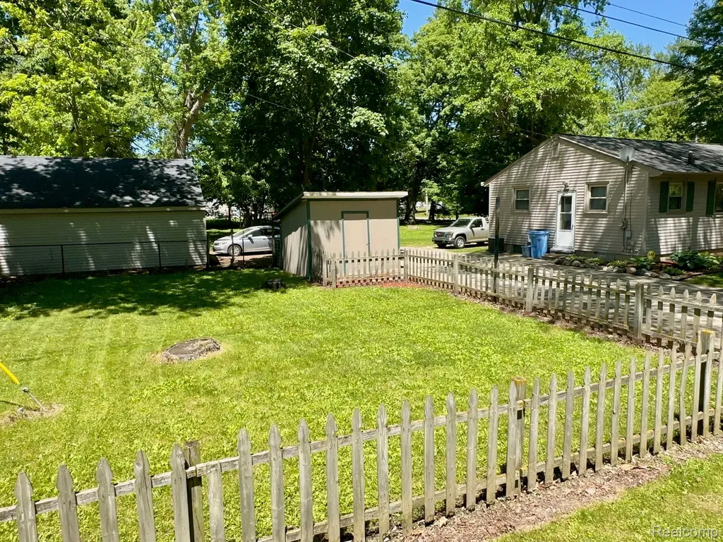 3003 Creston Avenue Lansing City MI 48906