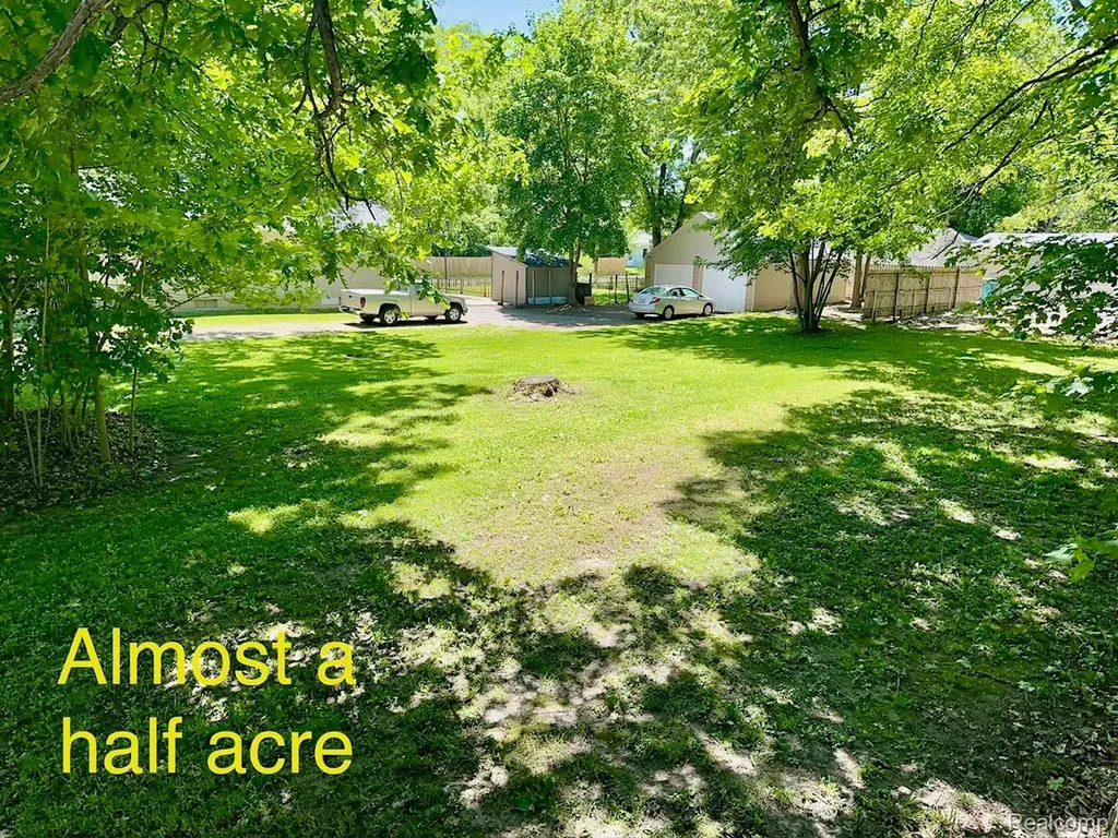 3003 Creston Avenue Lansing City MI 48906