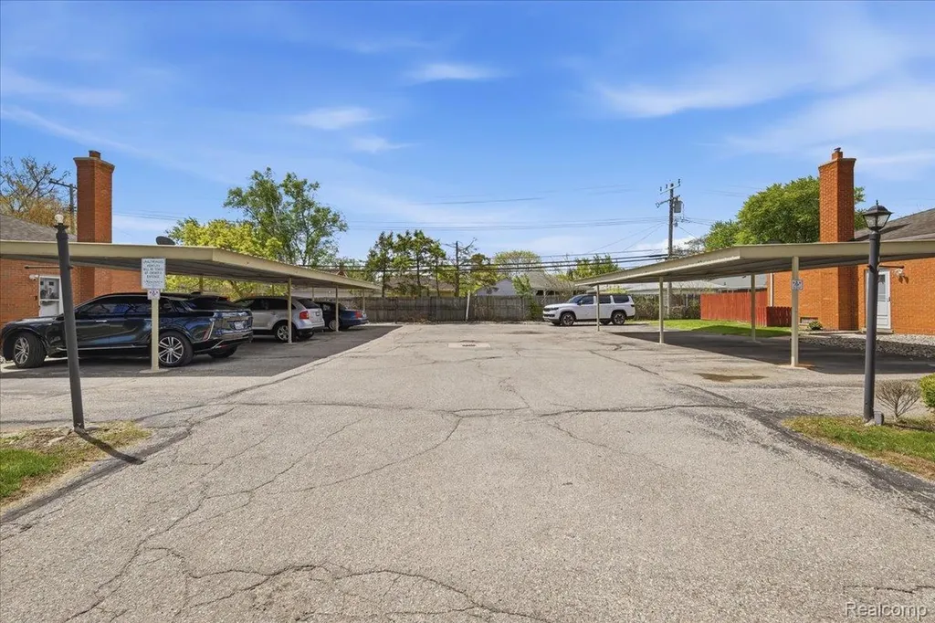 20290 Vernier Road Harper Woods City MI 48225