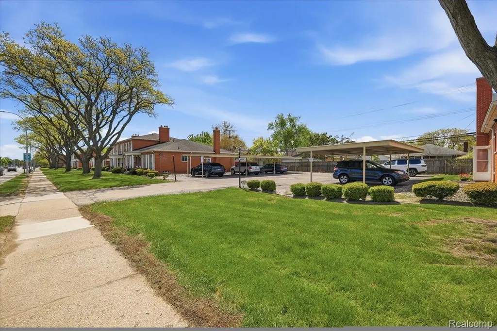 20290 Vernier Road Harper Woods City MI 48225