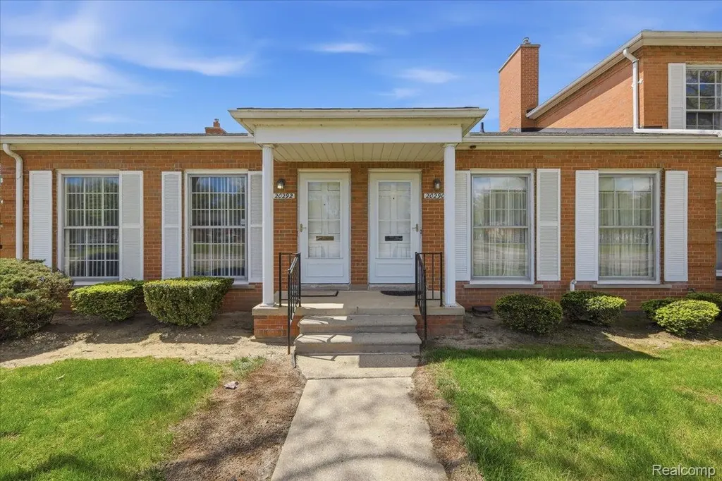 20290 Vernier Road Harper Woods City MI 48225