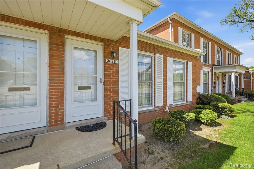 20290 Vernier Road Harper Woods City MI 48225