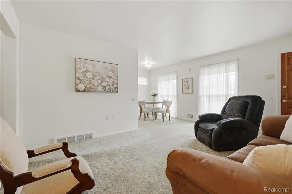 20290 Vernier Road Harper Woods City MI 48225