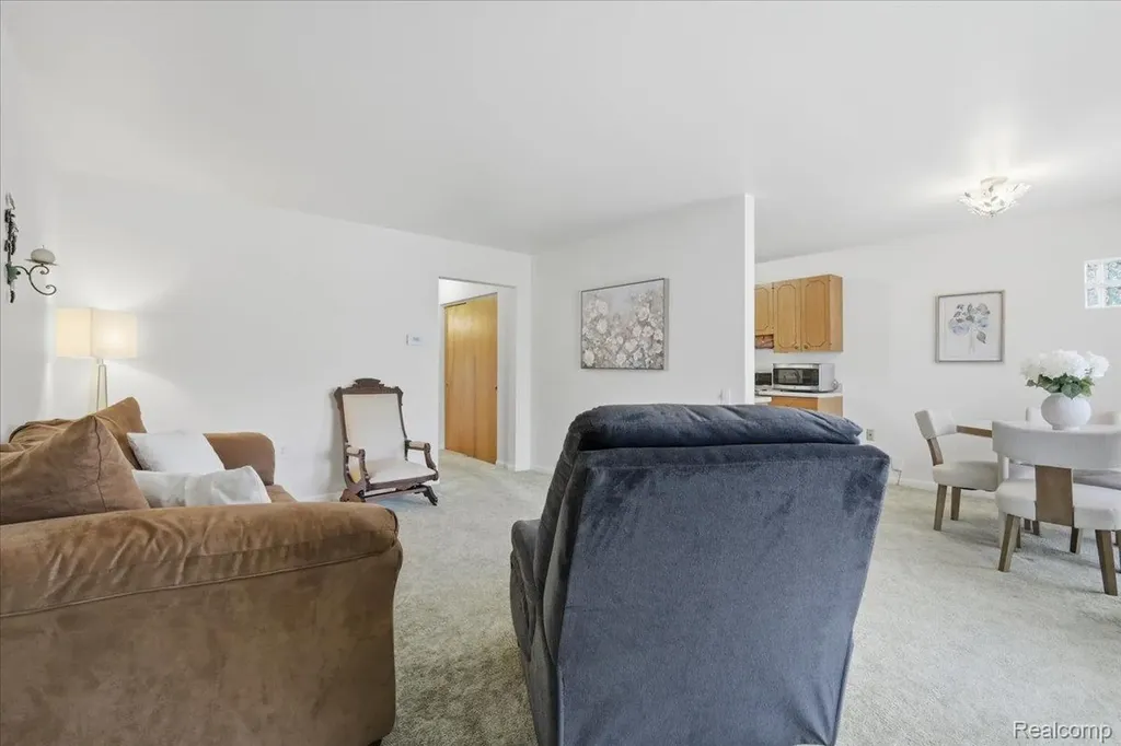 20290 Vernier Road Harper Woods City MI 48225