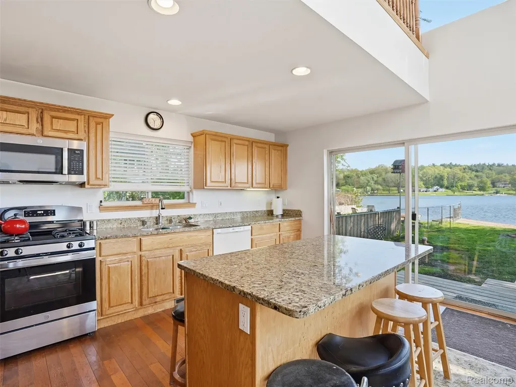8868 Tackles Drive White Lake Charter Township MI 48386