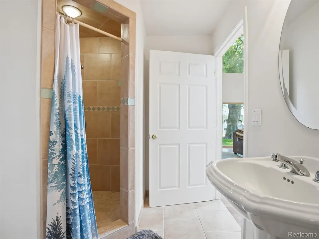 8868 Tackles Drive White Lake Charter Township MI 48386
