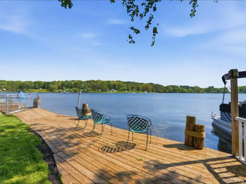 8868 Tackles Drive White Lake Charter Township MI 48386