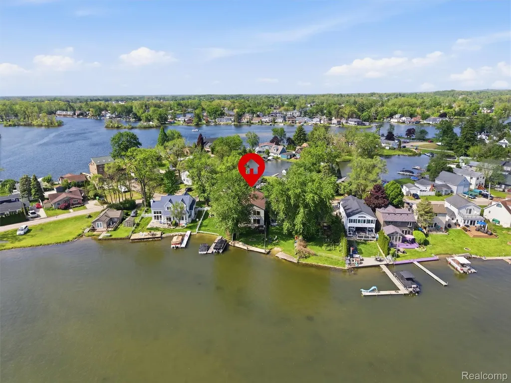 8868 Tackles Drive White Lake Charter Township MI 48386