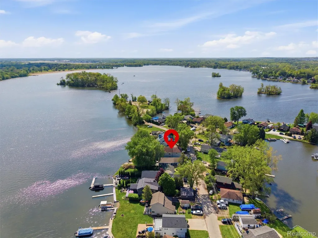 8868 Tackles Drive White Lake Charter Township MI 48386