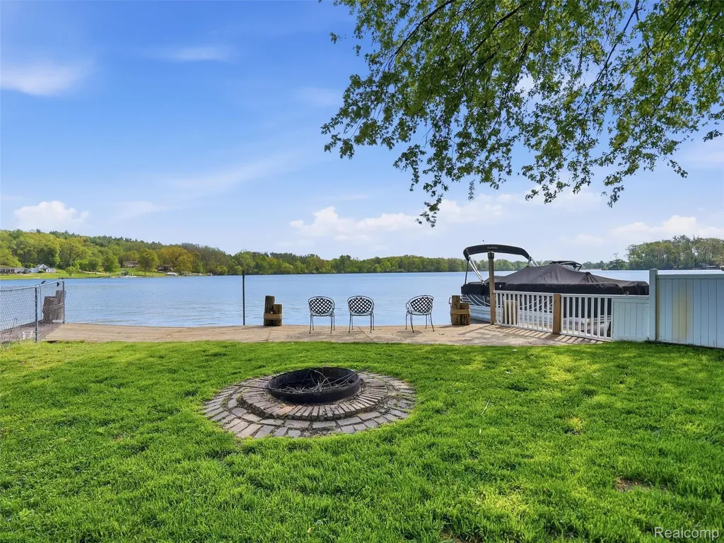 8868 Tackles Drive White Lake Charter Township MI 48386