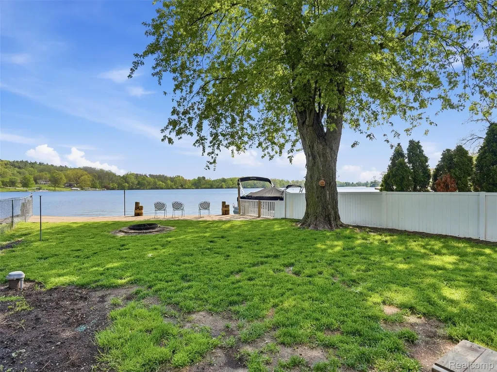 8868 Tackles Drive White Lake Charter Township MI 48386