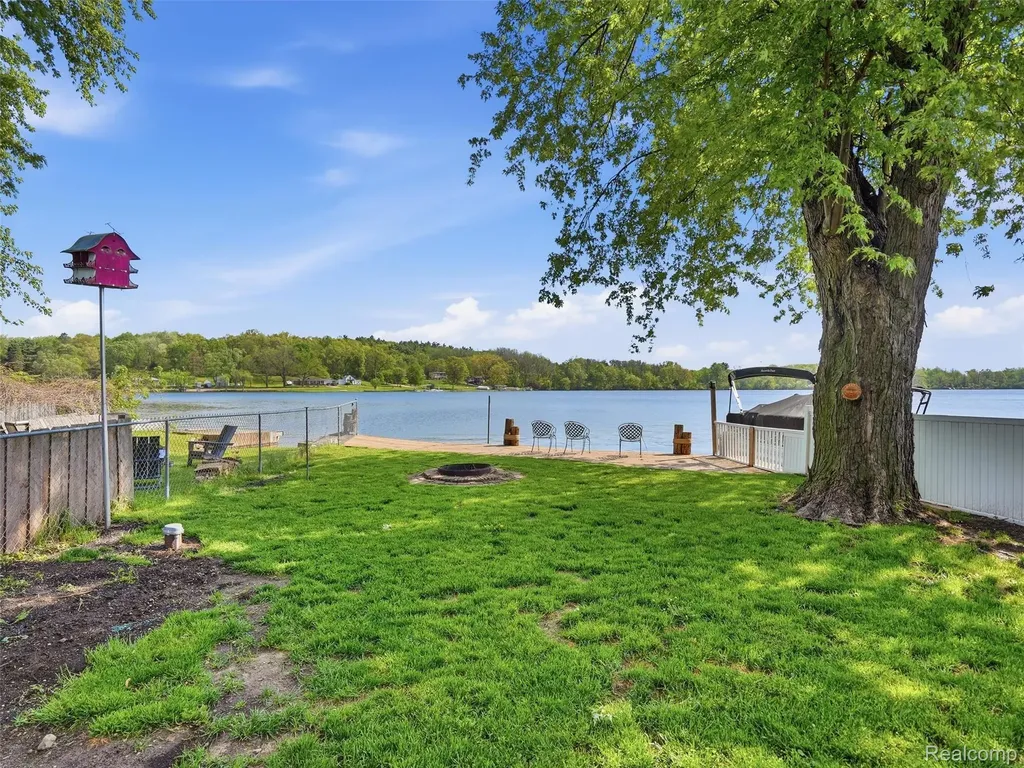 8868 Tackles Drive White Lake Charter Township MI 48386