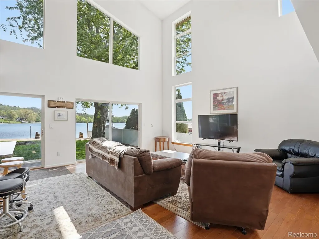 8868 Tackles Drive White Lake Charter Township MI 48386