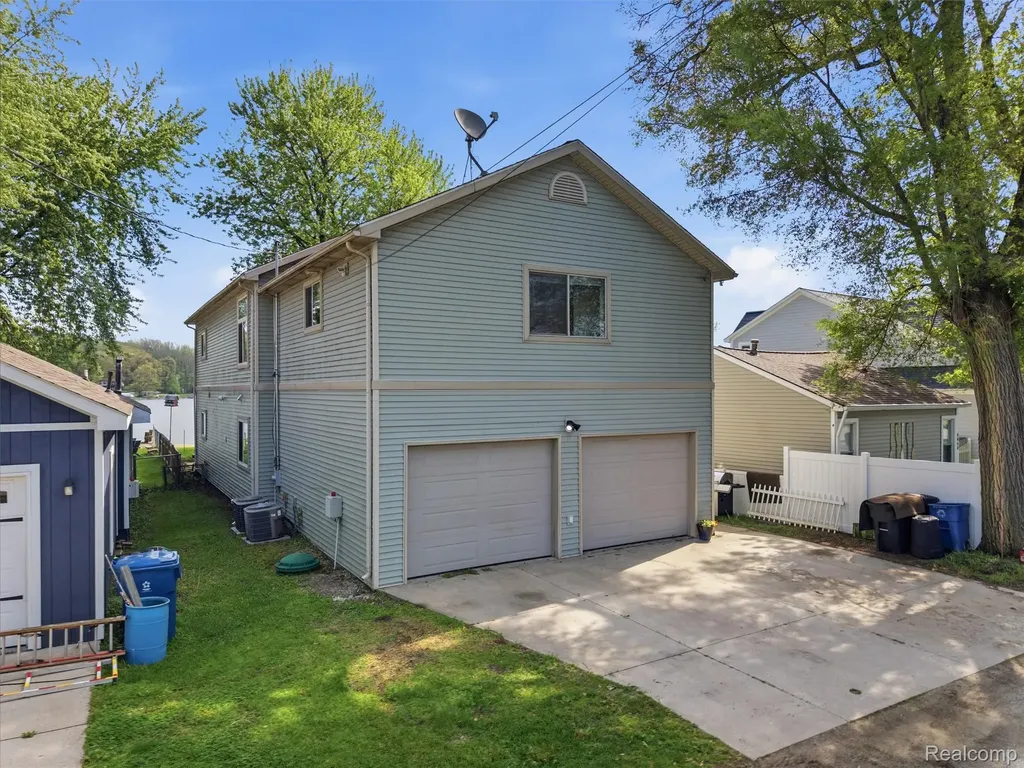8868 Tackles Drive White Lake Charter Township MI 48386