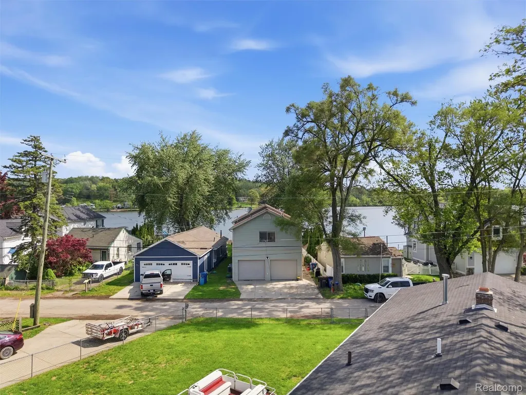 8868 Tackles Drive White Lake Charter Township MI 48386