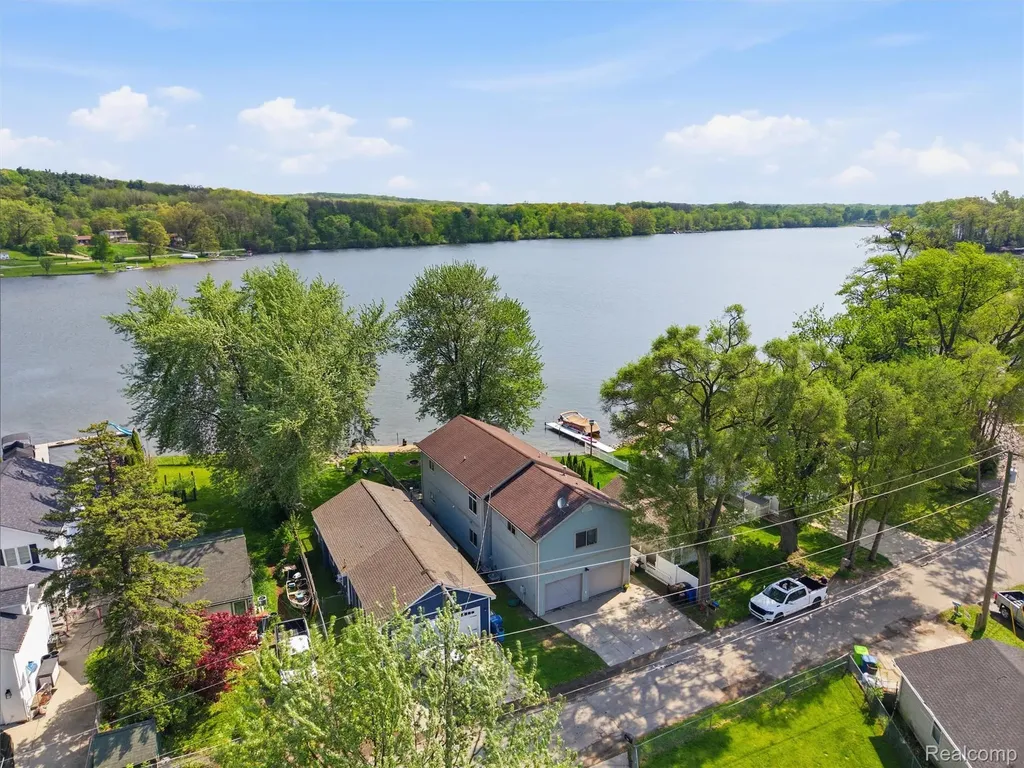 8868 Tackles Drive White Lake Charter Township MI 48386