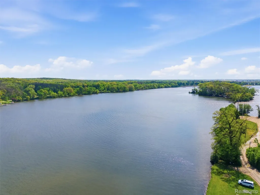 8868 Tackles Drive White Lake Charter Township MI 48386