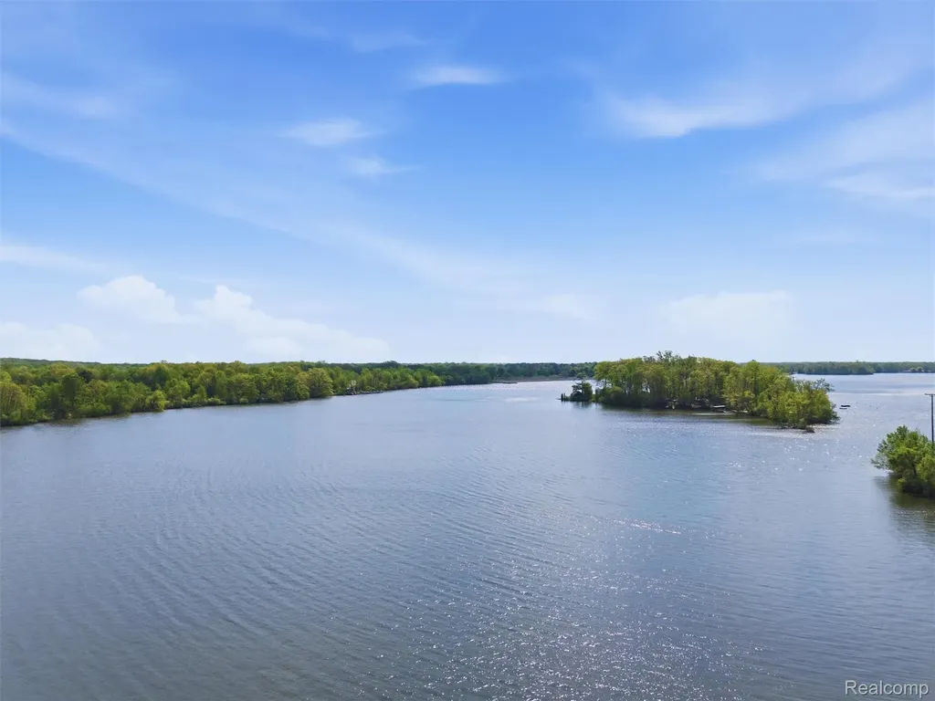 8868 Tackles Drive White Lake Charter Township MI 48386