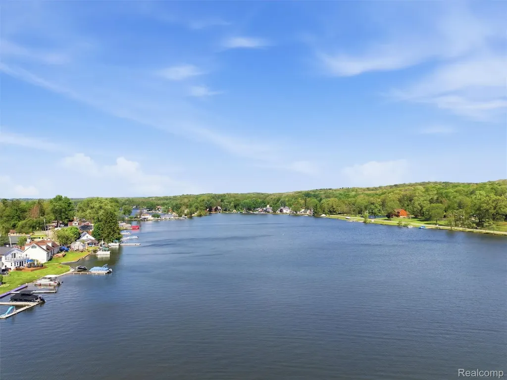 8868 Tackles Drive White Lake Charter Township MI 48386