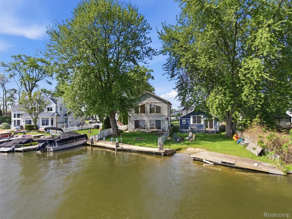 8868 Tackles Drive White Lake Charter Township MI 48386