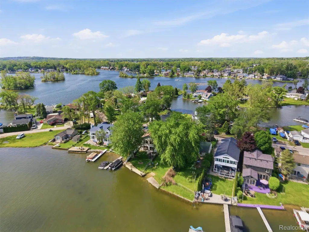 8868 Tackles Drive White Lake Charter Township MI 48386