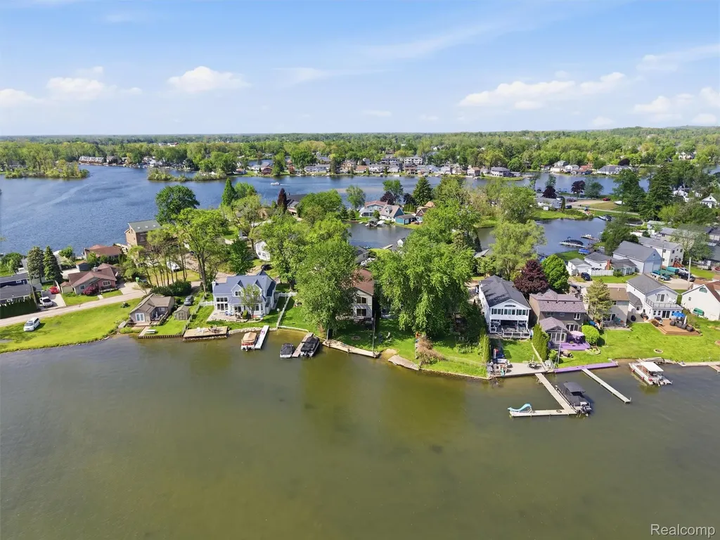 8868 Tackles Drive White Lake Charter Township MI 48386
