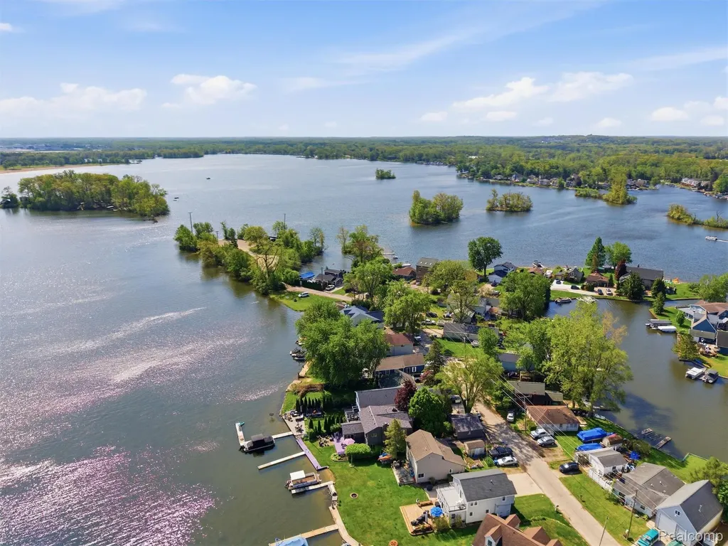 8868 Tackles Drive White Lake Charter Township MI 48386