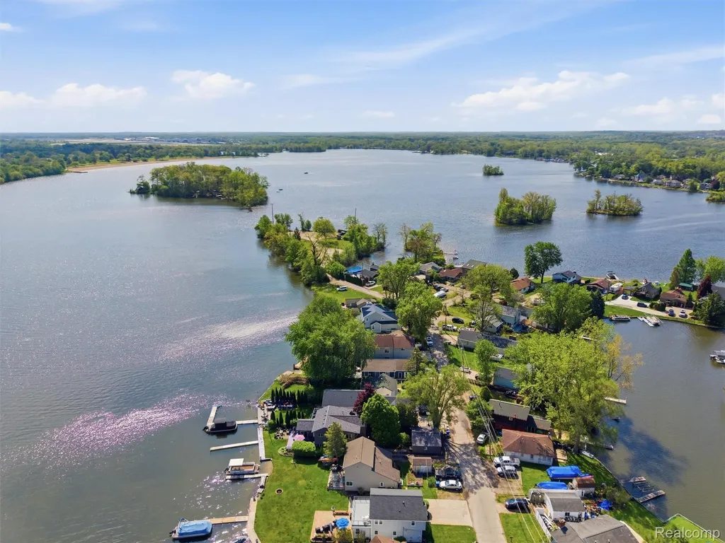 8868 Tackles Drive White Lake Charter Township MI 48386