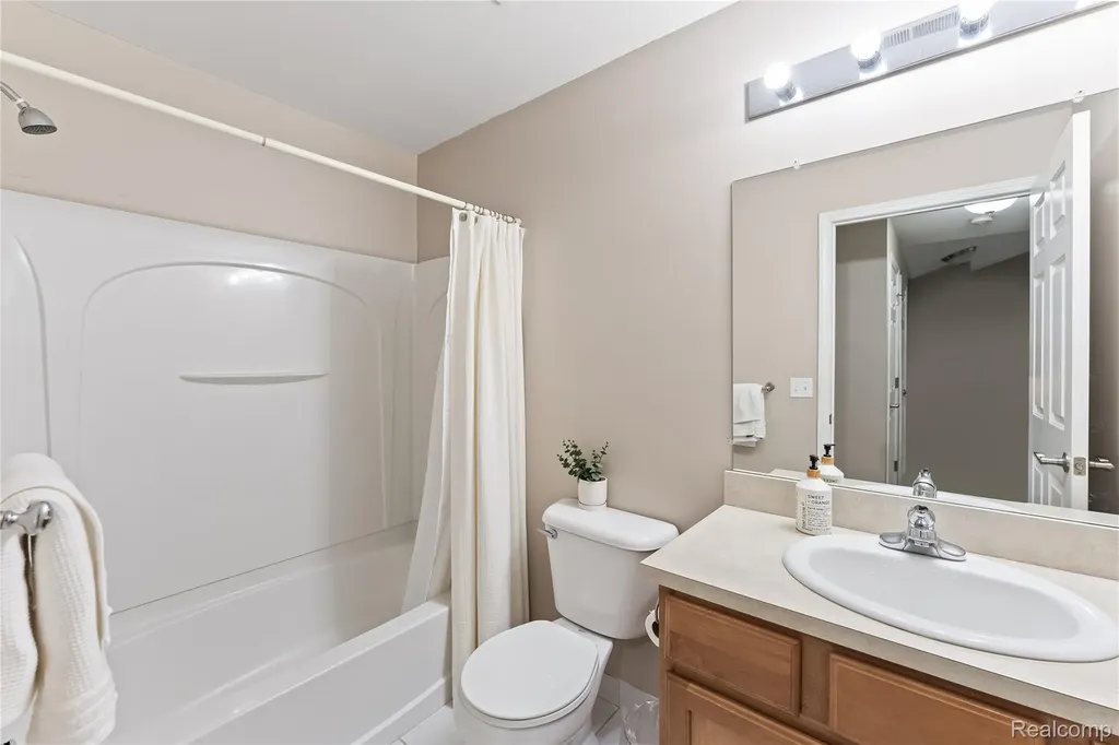 3522 Eagle Creek Shelby Charter Township MI 48317