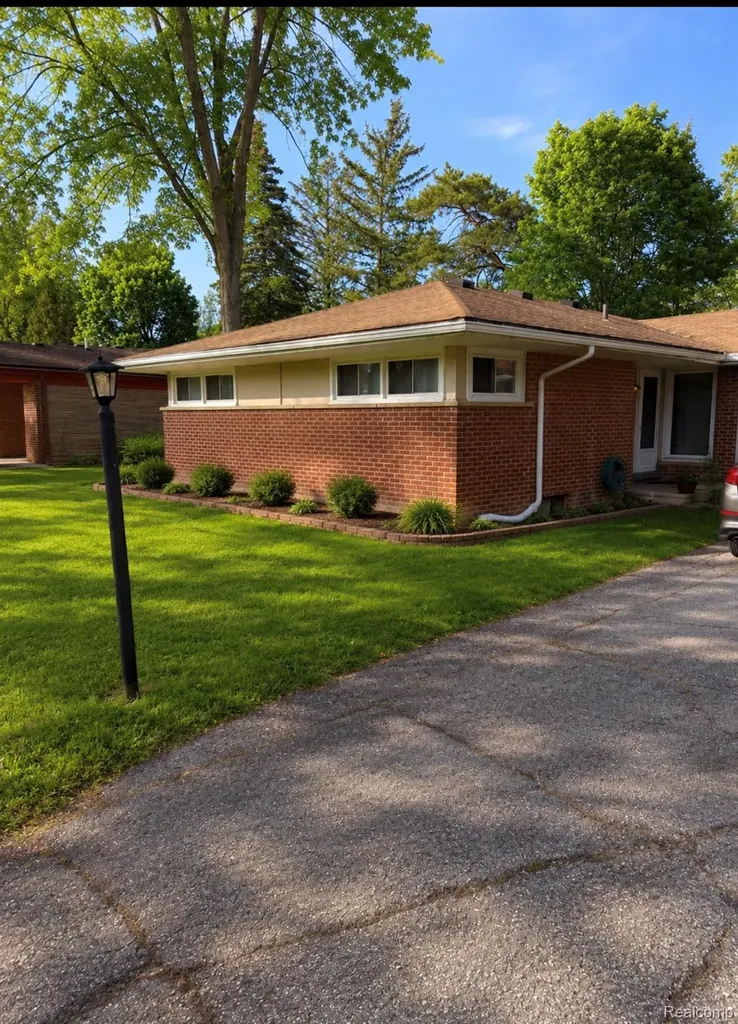 29358 Westbrook Parkway Southfield City MI 48076