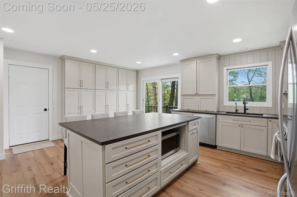 10232 Spencer Road Brighton Township MI 48114