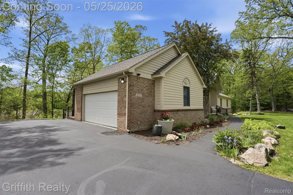 10232 Spencer Road Brighton Township MI 48114