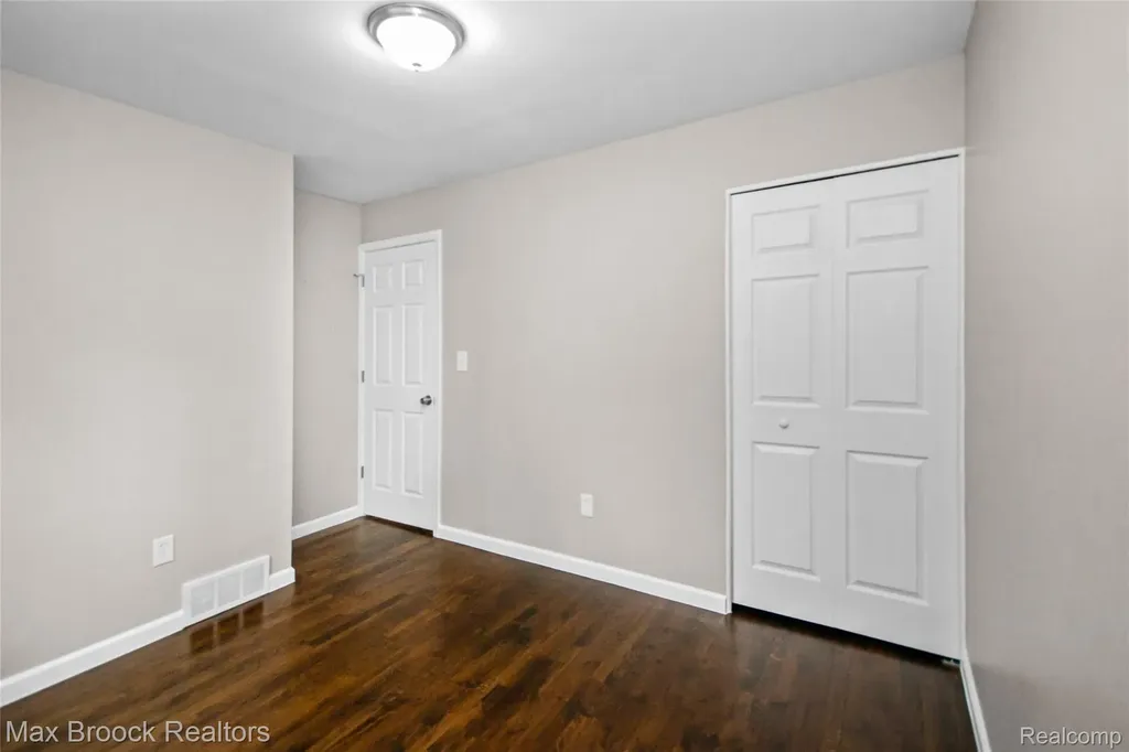 493 Luther Avenue Pontiac City MI 48341