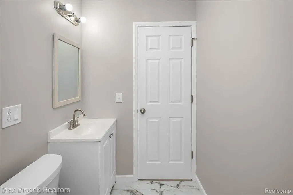 493 Luther Avenue Pontiac City MI 48341