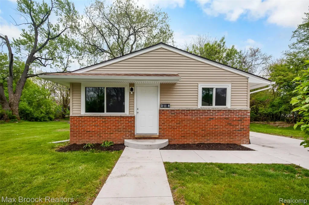 493 Luther Avenue Pontiac City MI 48341