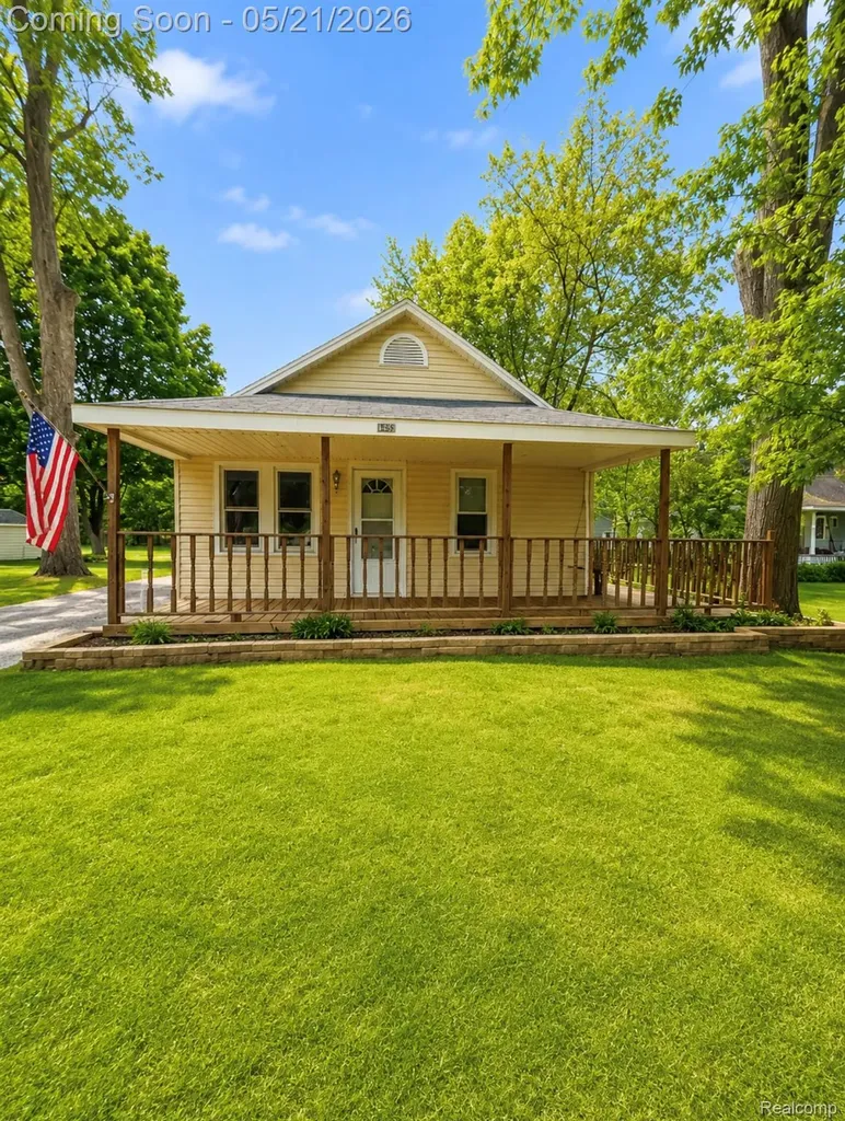 18351 Lathers Street Livonia City MI 48152