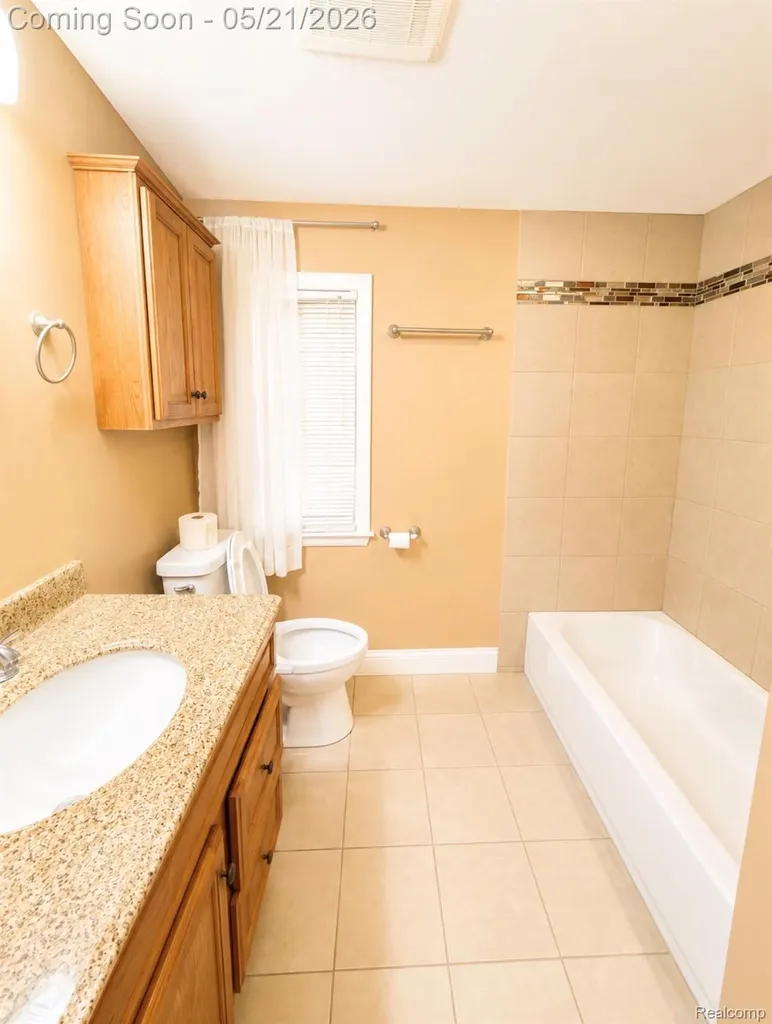 18351 Lathers Street Livonia City MI 48152