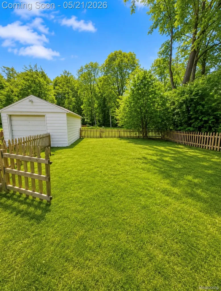 18351 Lathers Street Livonia City MI 48152