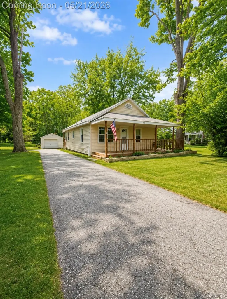 18351 Lathers Street Livonia City MI 48152