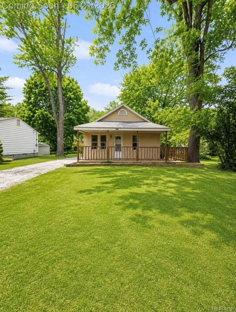 18351 Lathers Street Livonia City MI 48152