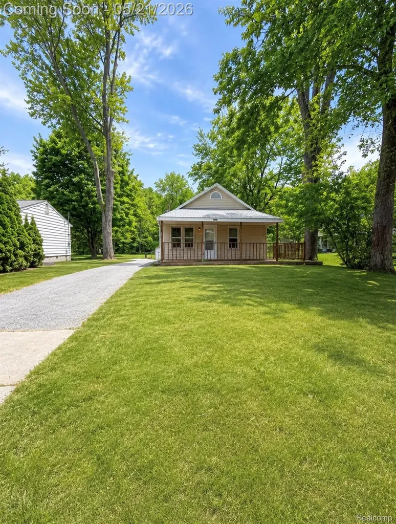 18351 Lathers Street Livonia City MI 48152